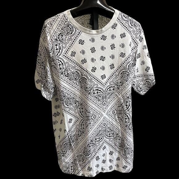 Bandana Pattern Tee Shirt, Sz M - Picture 1 of 3